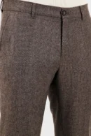 CALÇA CHINO SLIM FIT EM LÃ VIRGEM COM PADRÃO - Castanho